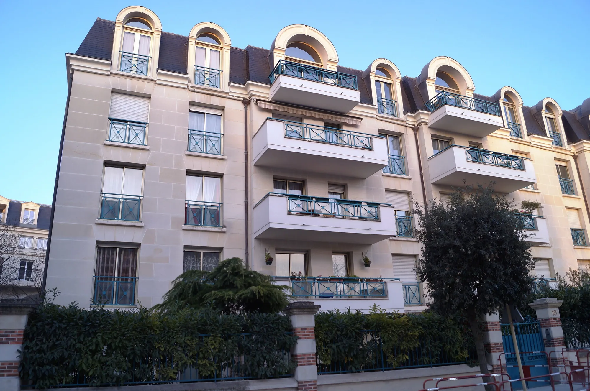 Immeuble en pierre de taille réalisé par SIML au 19 rue des Murgers, La Garenne-Colombes